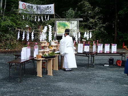 14年7月1日 山の鼻ビジターセンターより 花の名山 至仏山 山開き 尾瀬保護財団