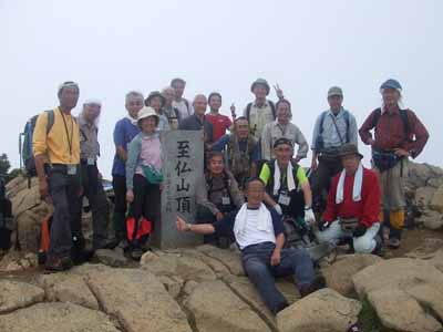 至仏山登山道立入防止柵設置作業を実施しました 尾瀬保護財団 至仏山登山道立入防止柵設置作業を実施しました 尾瀬保護財団